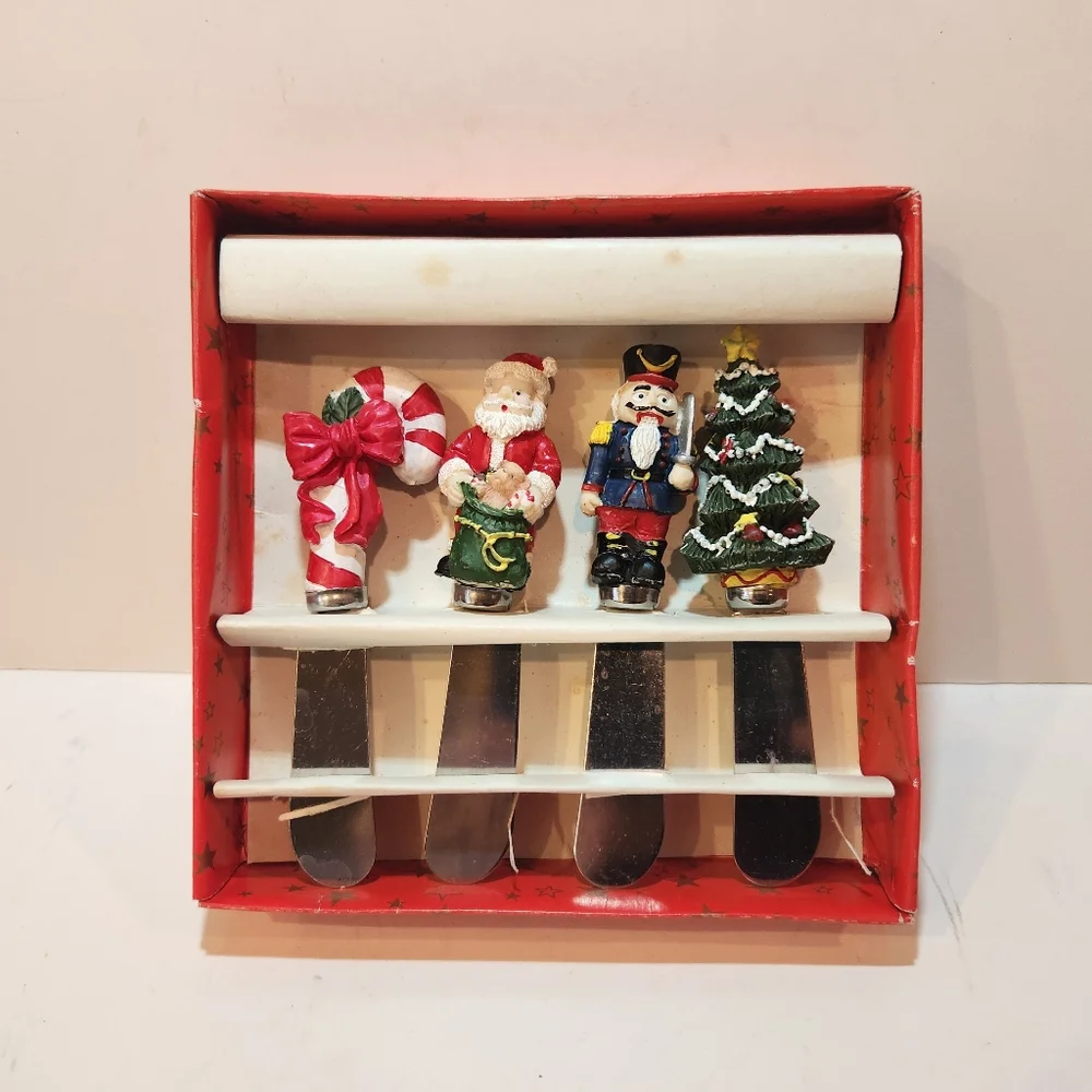 Festive Holiday Boxed Set Of 4 Christmas Cheese Spreaders